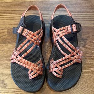 Chaco sandals women’s size 6 peach straps